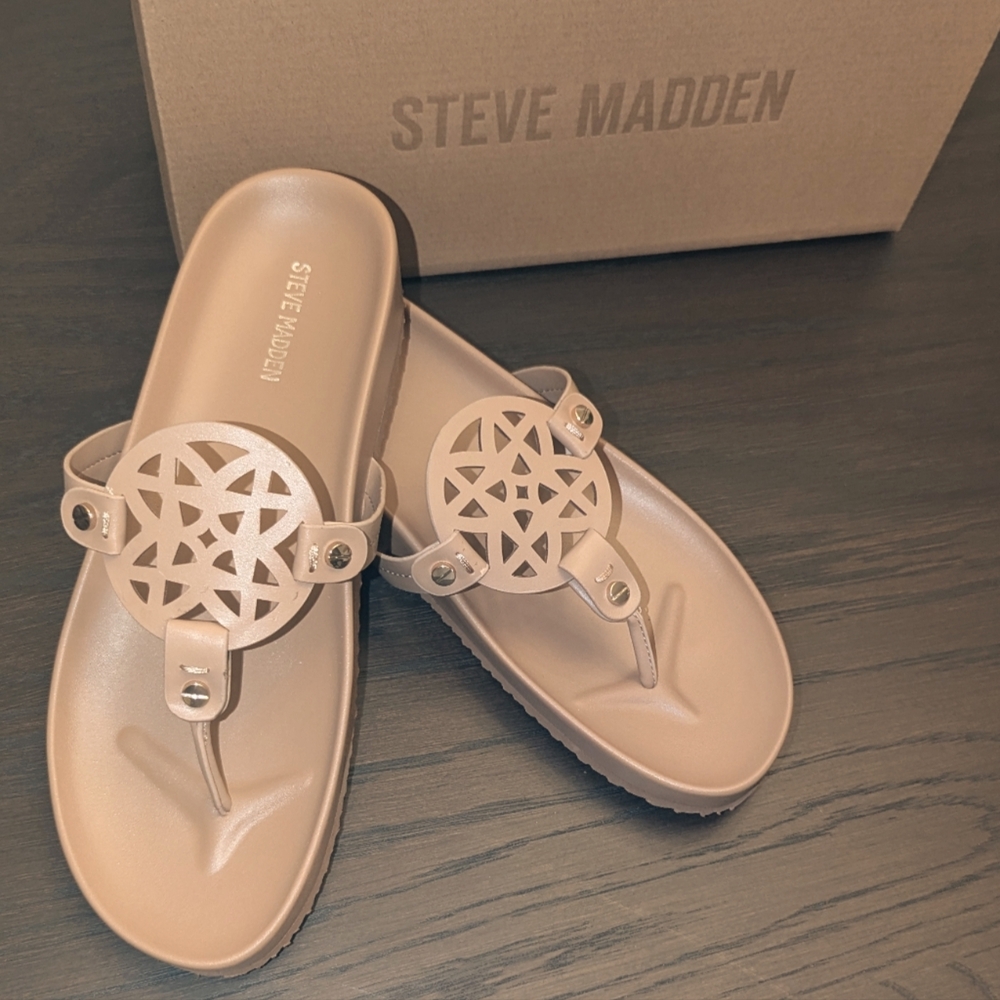 Steve Madden Emblem Sandals - Taupe size 10